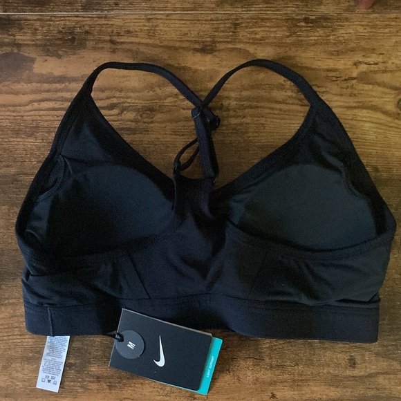 Women’s BNWT black light support sports bra medium. Mesh panel on back $35. OBO - Picture 3 of 4